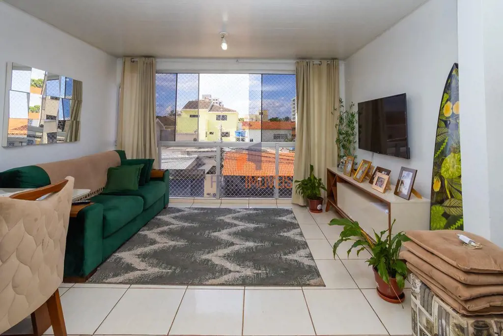 Casa com 3 pavimentos em lote de 120m2, 5 Quartos,2 suítes, 01 lavabo, localizad...