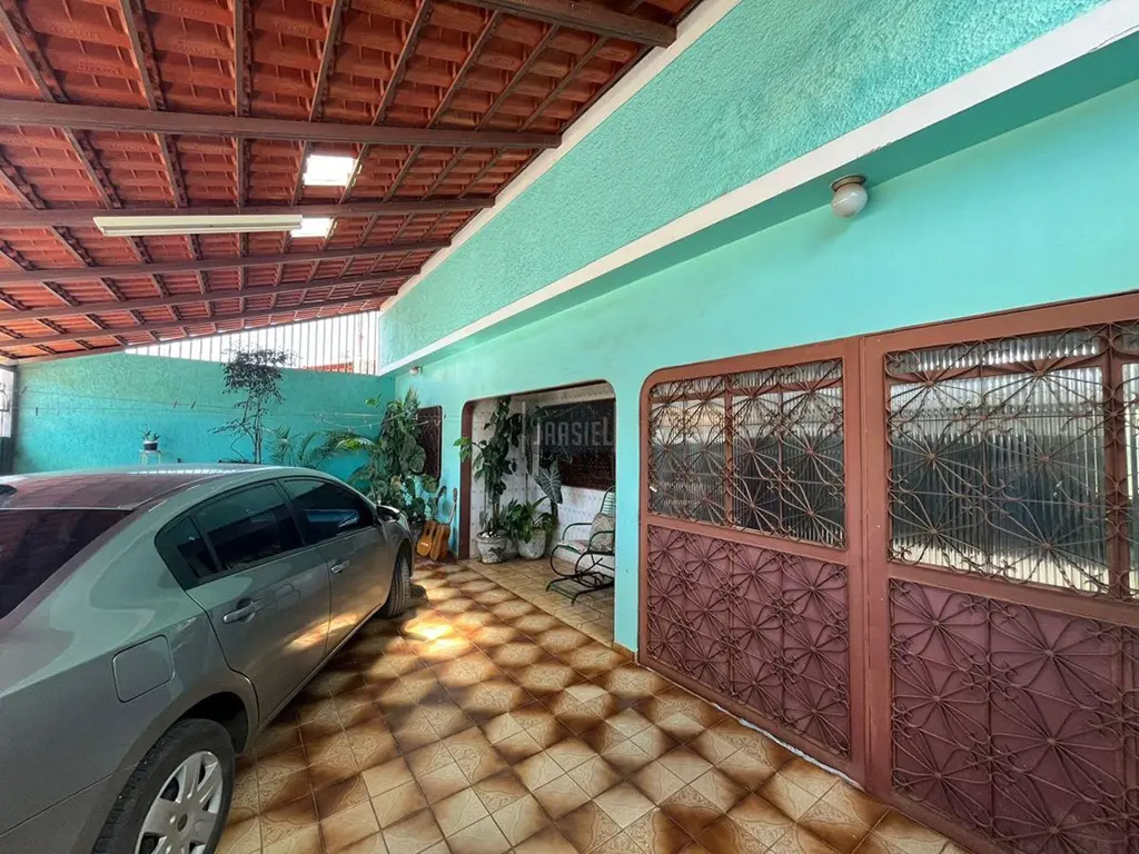 VENDO CASA COM 3 QUARTOS SENDO 1 SUÍTE, SALA DE ESTAR, SALA DE TV, SALA DE JANTA...