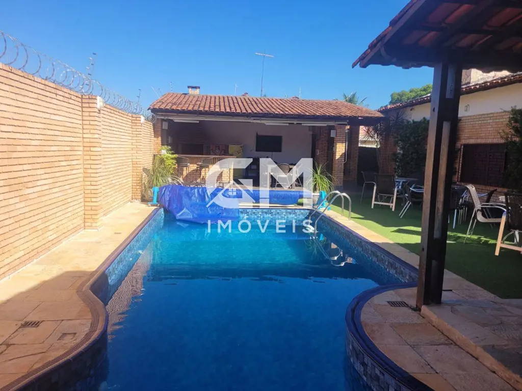 A GM Imóveis vende excelente casa no condomínio Vivendas da Serra, Setor Habitac...