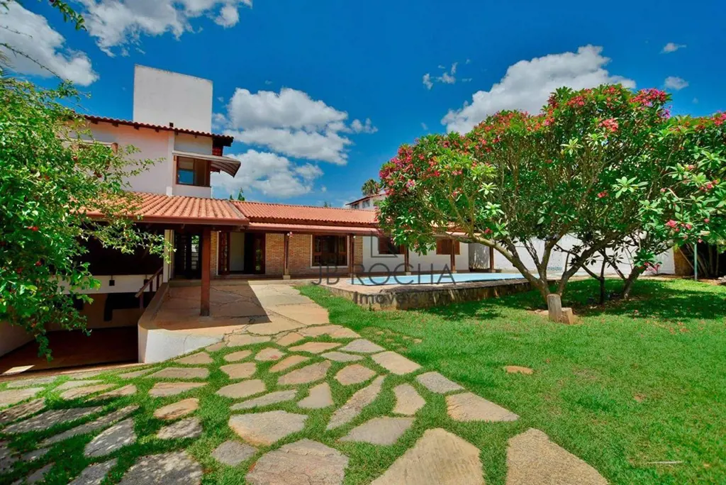 JB ROCHA IMÓVEIS ALUGA COM EXCLUSIVIDADECasa em condomínio à beira do lago, ao l...
