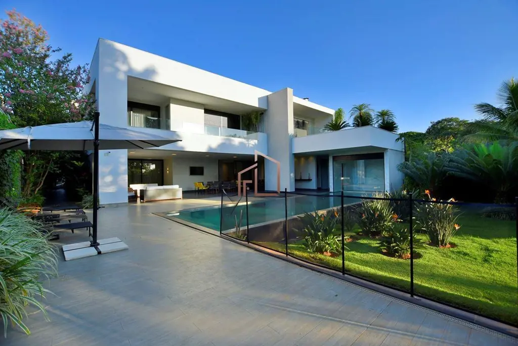 ALDF imóveis vende, maravilhosa casa na QI 9 do Lago Sul. Casa nova com finos ac...