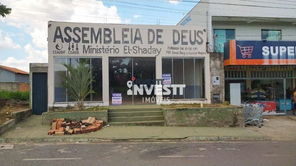 Imóvel residencial e comercial, na avenida da linha do ônibus, muito bem localiz...