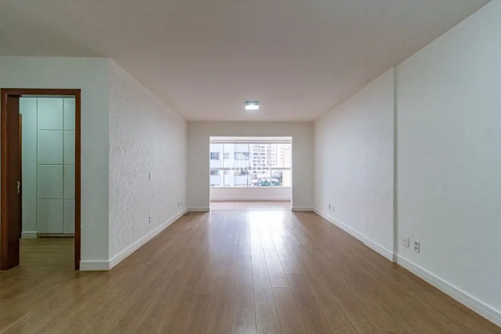 PILOTIS IMOBILIÁRIA oferece esta grande oportunidade: O ambiente vazado que conv...