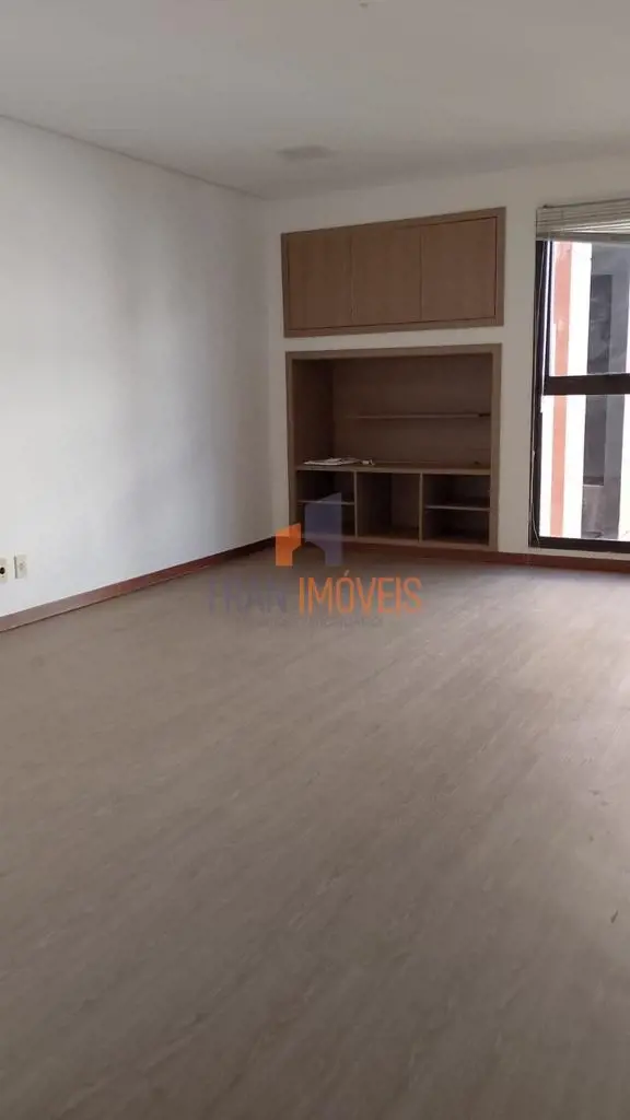 Vendo excelente sala , nascente, andar alto, piso flutuante e com vaga de garage...