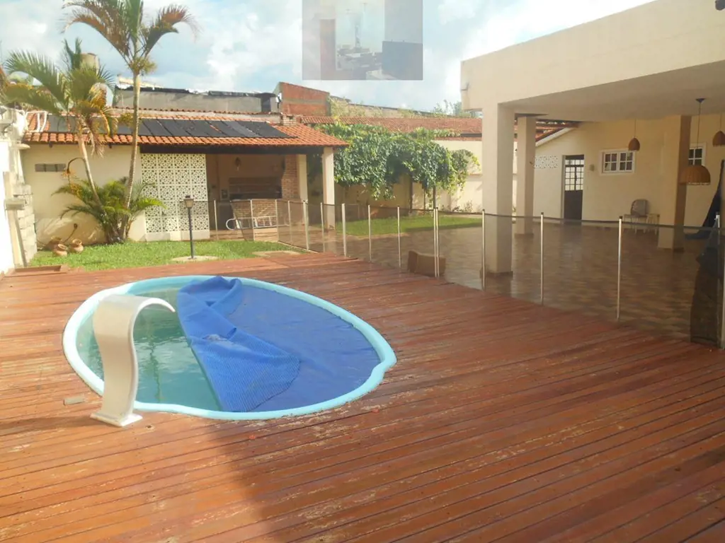 A casa está localizada a apenas 200 metros da EPTG, o que proporciona fácil aces...