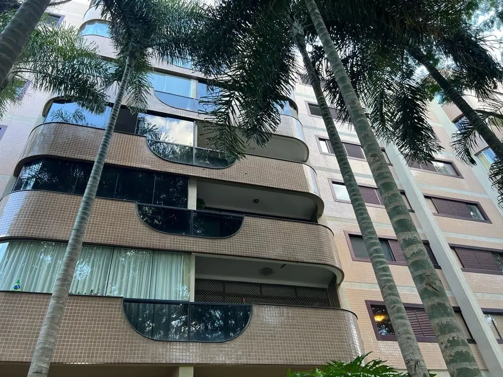 Vendo este maravilhoso 2 quartos vazado e o maior da Asa Norte!!! Sala com 3 amb...