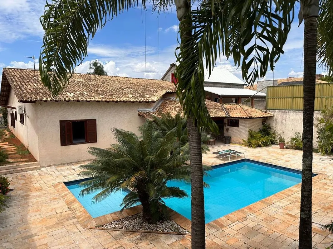 Venha se encantar com esta linda casa térrea localizada na privilegiada Qi 23 do...