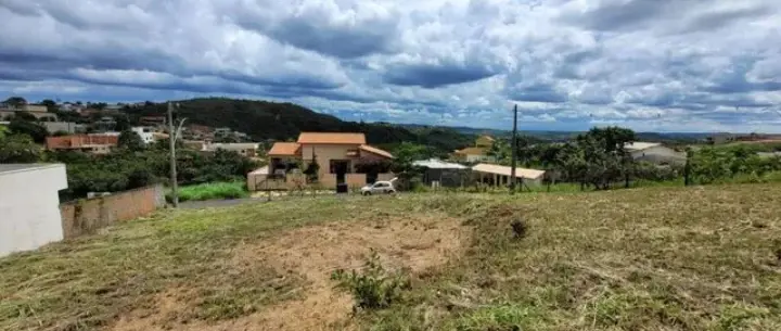 Vende-se lote na fase 1 do Condomínio Ouro Vermelho II - Jardim Botânico/DF. O t...