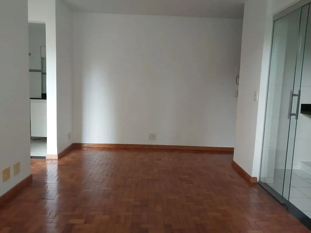 EXCELENTE APARTAMENTO. ÓTIMA LOCALIZAÇÃO.IMÓVEL COMPOSTO DE:SALA AMPLAQUARTO COM...