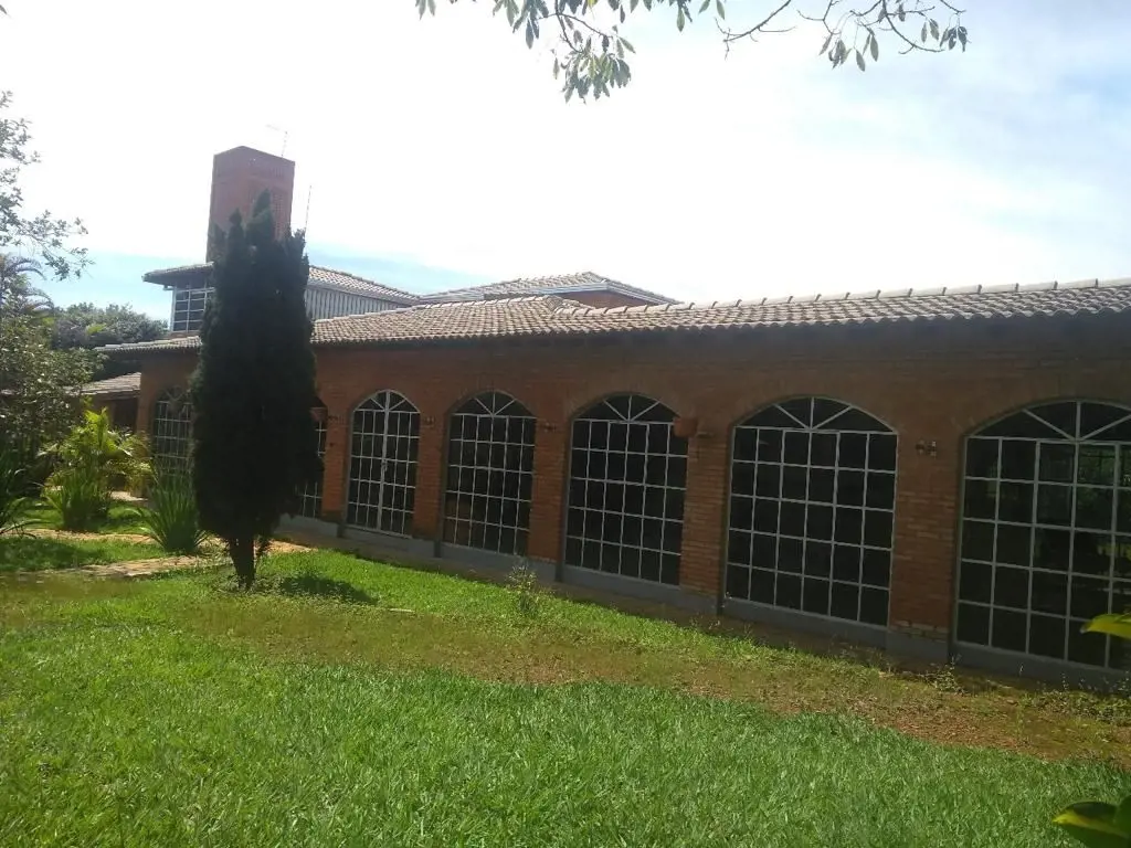 Excelente casa com 3 quartos, sendo 2 suítes na SMPW quadra 17 do Park Way Área ...