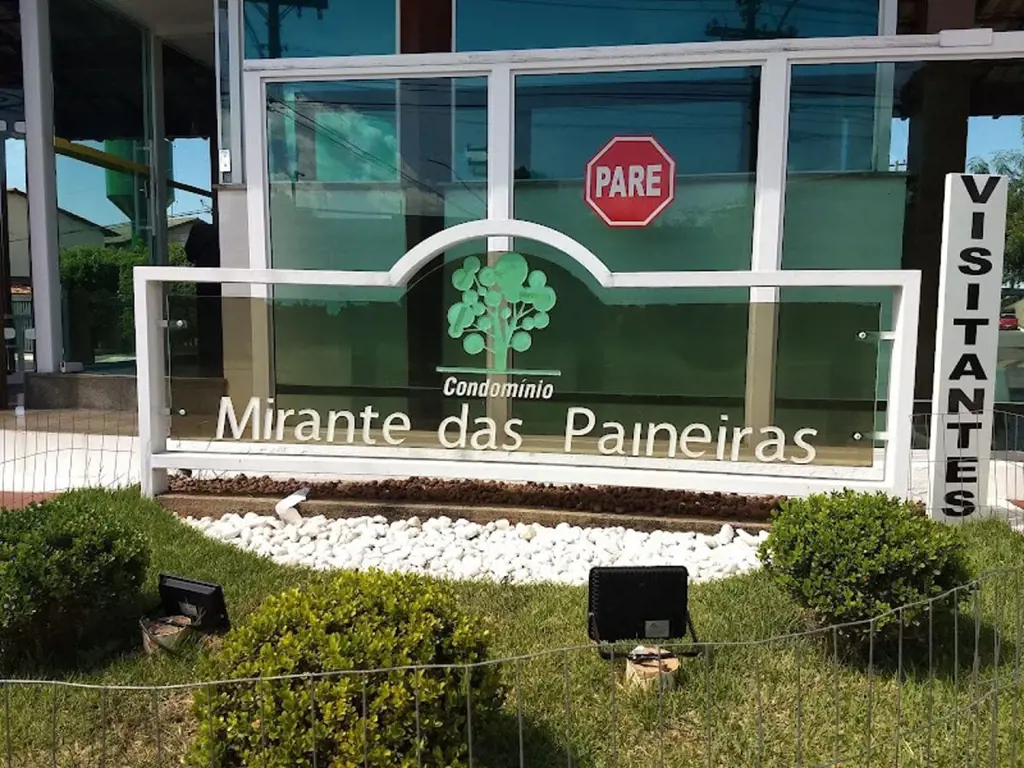 Vendo casa no Condomínio Mirante das Paineiras em lote de 450 m² com 230 m² de á...