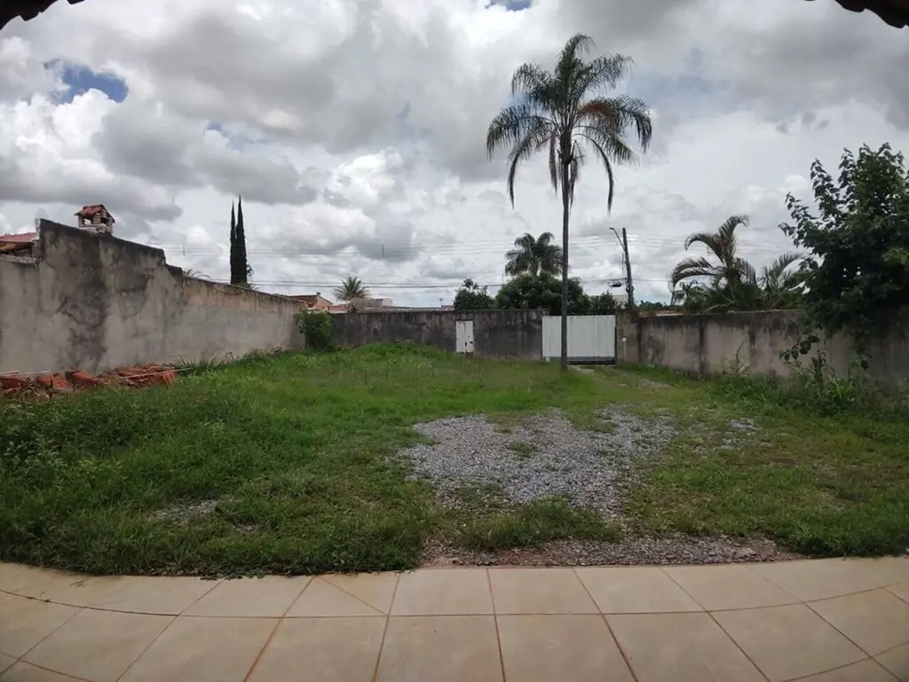 Casa térrea reformada!OPORTUNIDADE!Ótima Localização: na rua 3 entre a EPTG e a ...