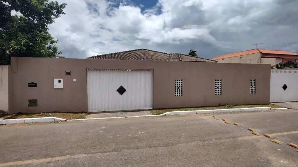 Ótima oportunidade!Casa padrão reformada em Vicente Pires. Casa com 4 quartos, s...