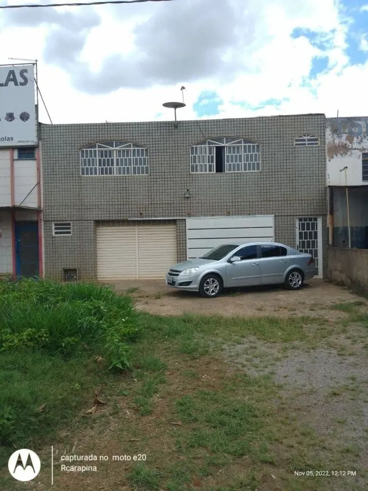 Excelente prédio comercial com 300 m² de área construída no terreo de 200 m².Apa...