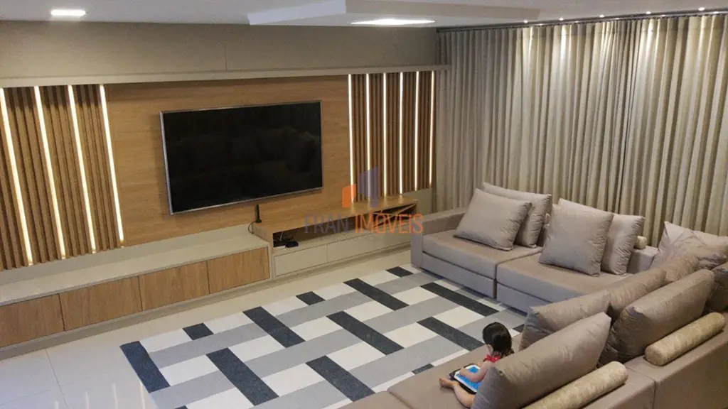 Vendo casa com 4 quartos, sendo duas suítes. Uma destas suítes Master. Sala com ...