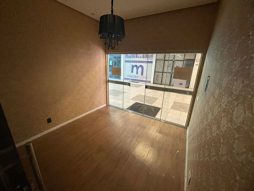 Loja de galeria para vender SudoesteComposto por:Loja com banheiroGaleriaAvenida...