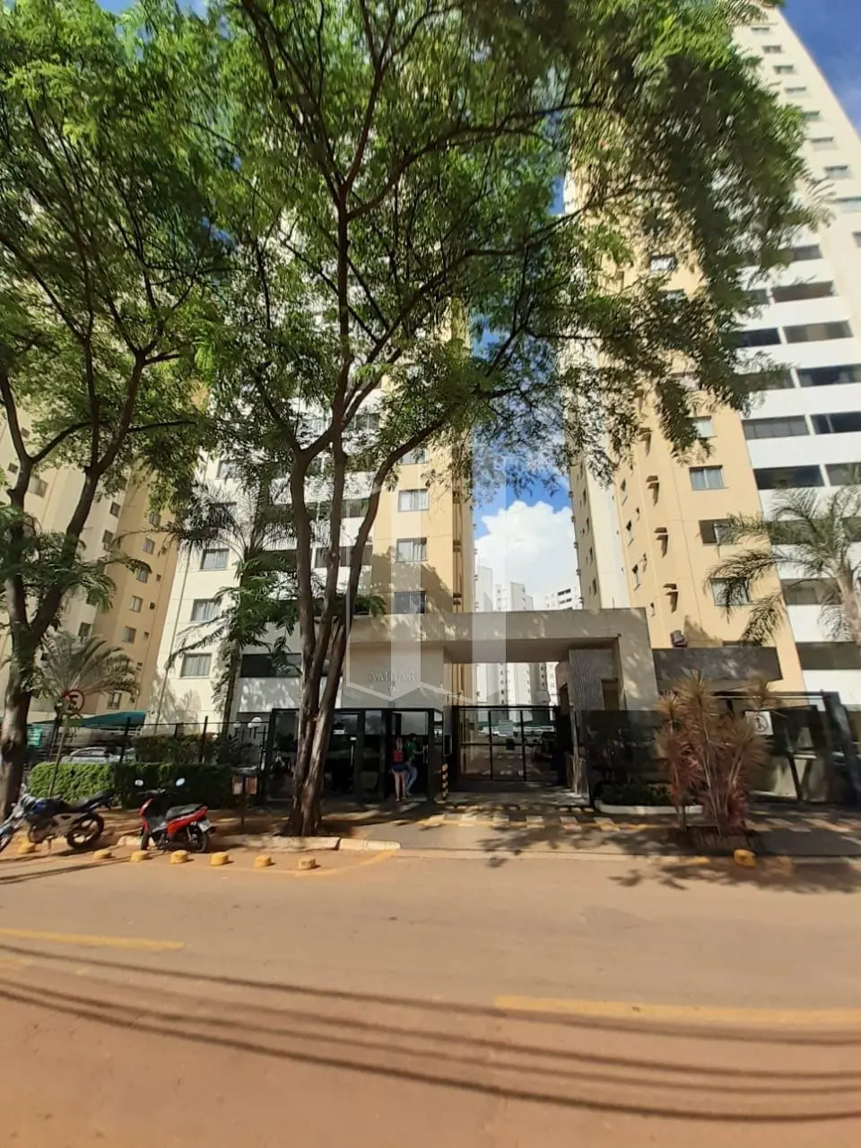 Lindo apartamento composto por 2 quartos, sala, cozinha com armários, banheiro s...