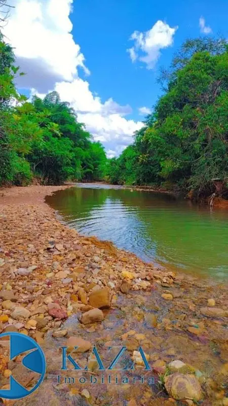Você que está em busca de uma chácara aconchegante, com extensa área verde, poma...