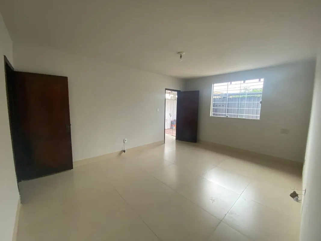 Casa 03 Quartos, 01 Suíte, 200,00 m² para locação, Setor Criméia Leste.Imóvel pr...