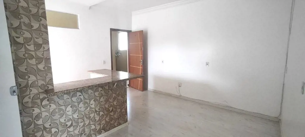 Apartamento com 58m² de área privativa, 1º andar, composto de sala com varanda, ...