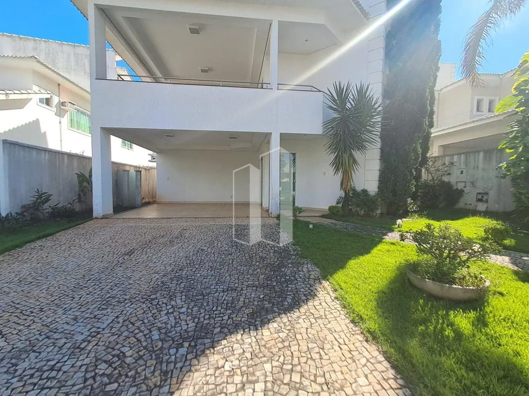 Este imóvel é o sonho de quem busca o melhor em conforto e sofisticação. Localiz...