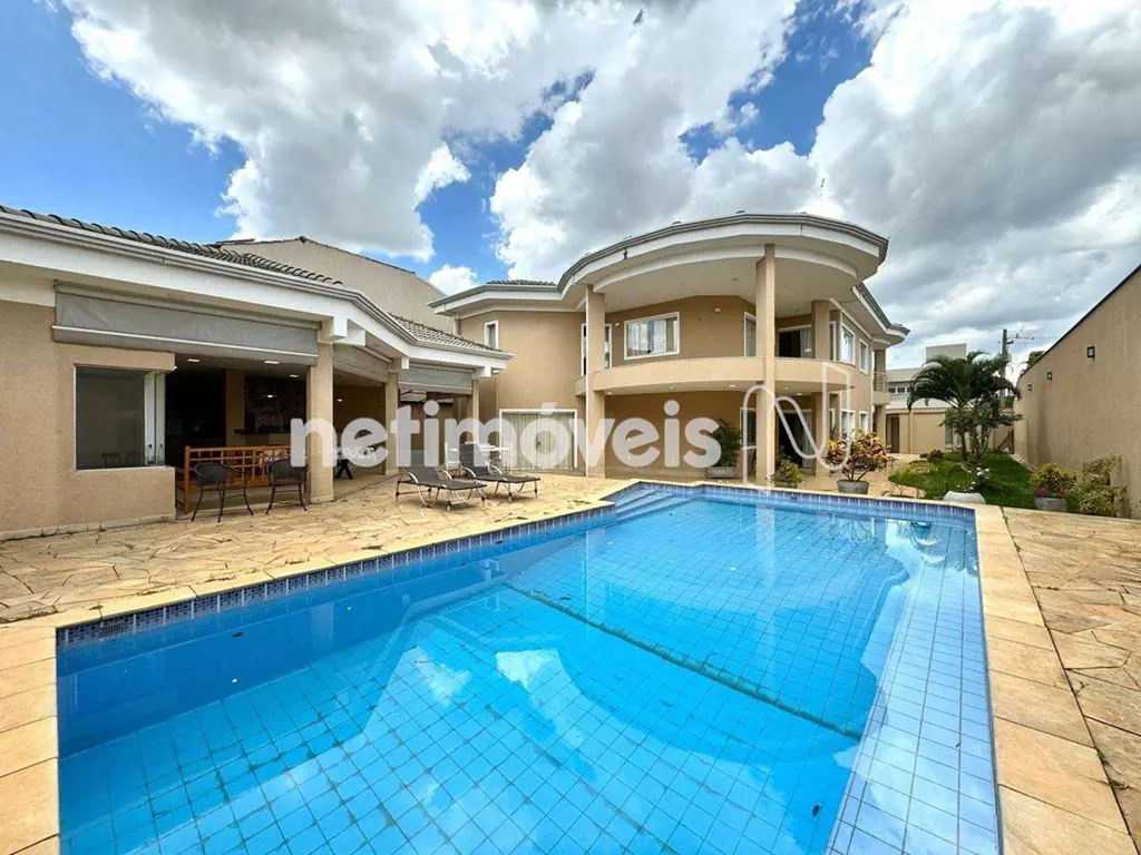 Condomínio Solar de Brasília oferece uma residência excepcional, repleta de como...