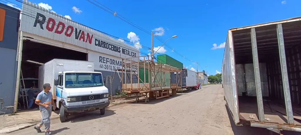 GALPÃO BR060LUSTOSA VENDE COM EXCLUSIVIDADE GALPÃO SAMAMBAIA, LOCALIZADO MARGENS...