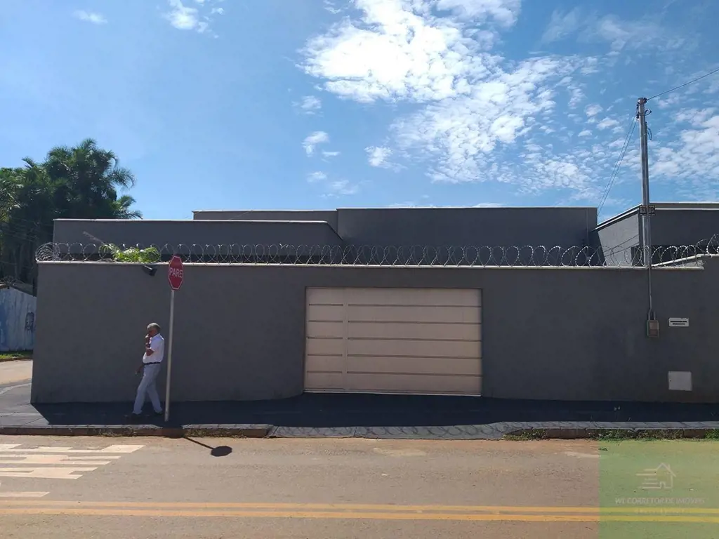 Aconchegante casa térrea com 230 mts² de terreno, sendo área construída de 160 m...