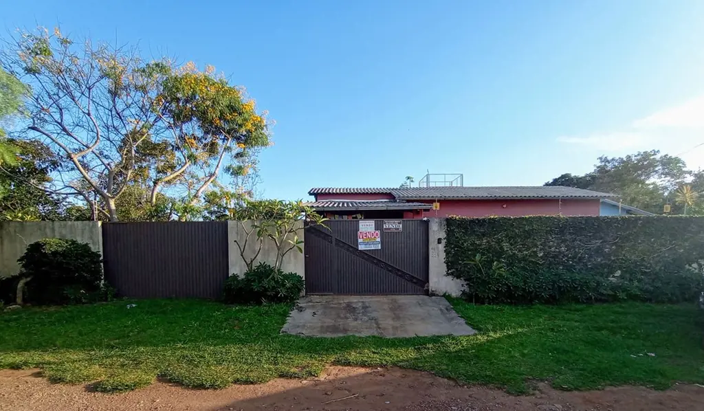 Descubra esta encantadora casa à venda em Alto Paraíso de Goiás, localizada na R...