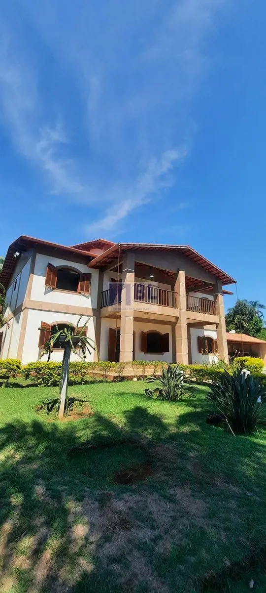 SOBRADO À VENDA NO CONDOMÍNIO PARQUE DOS CISNES, EM GOIÂNIA.Área do terreno : 1....