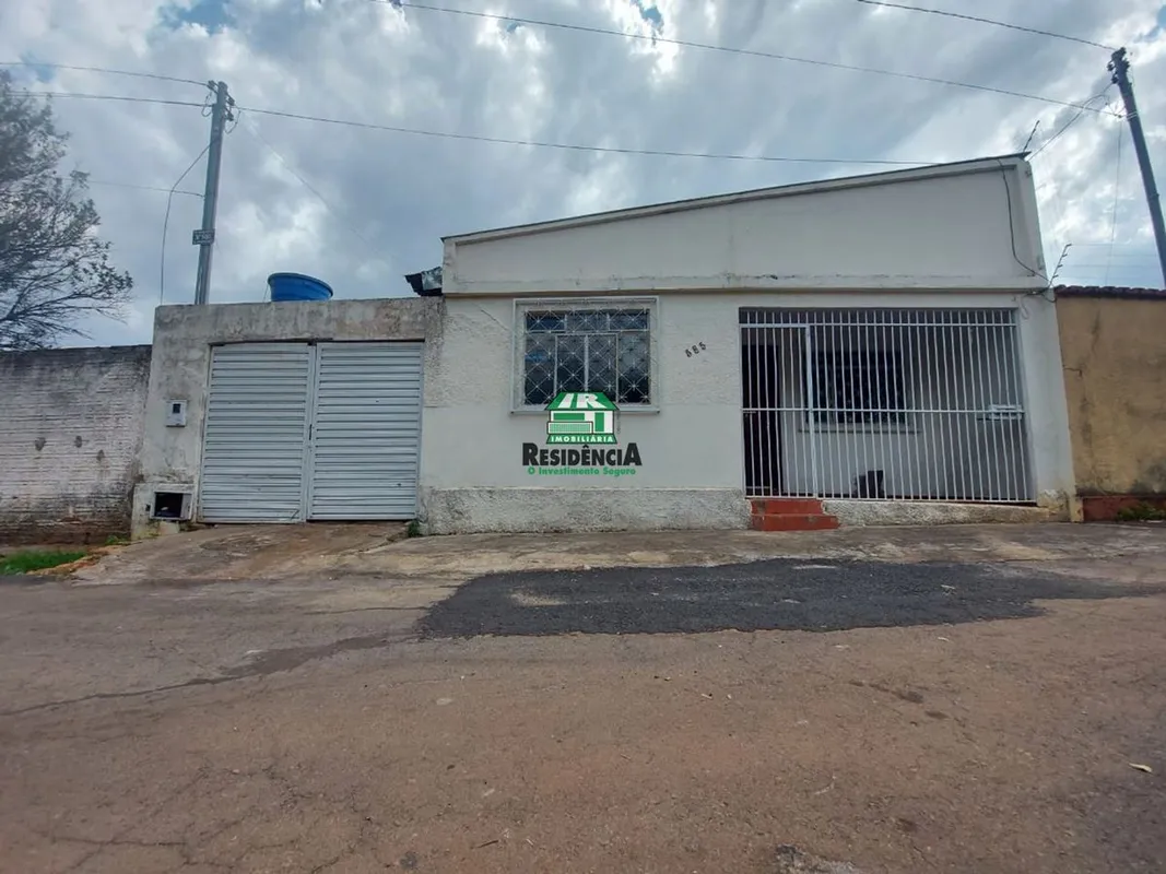 casa residencial contendo:03 quartos,sala,copa,banheiro social,cozinha,despensa,...