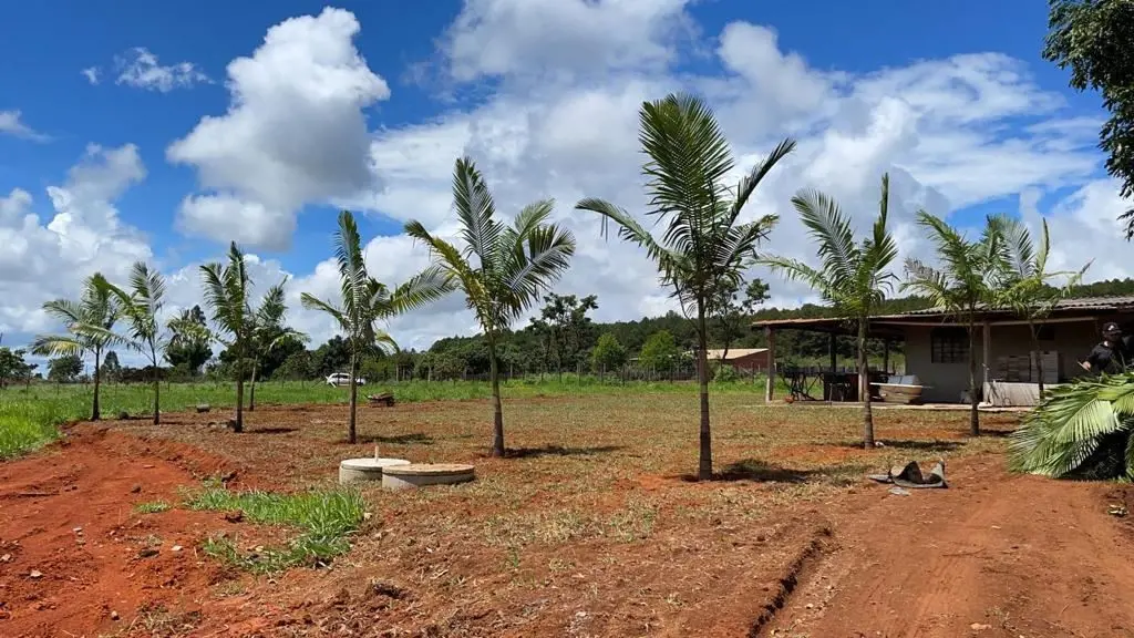 VENDOEXCELENTE CHÁCARA COM CASA AMPLA (FALTANDO ACABAMENTO), PISCINA. HÁ 800 MET...
