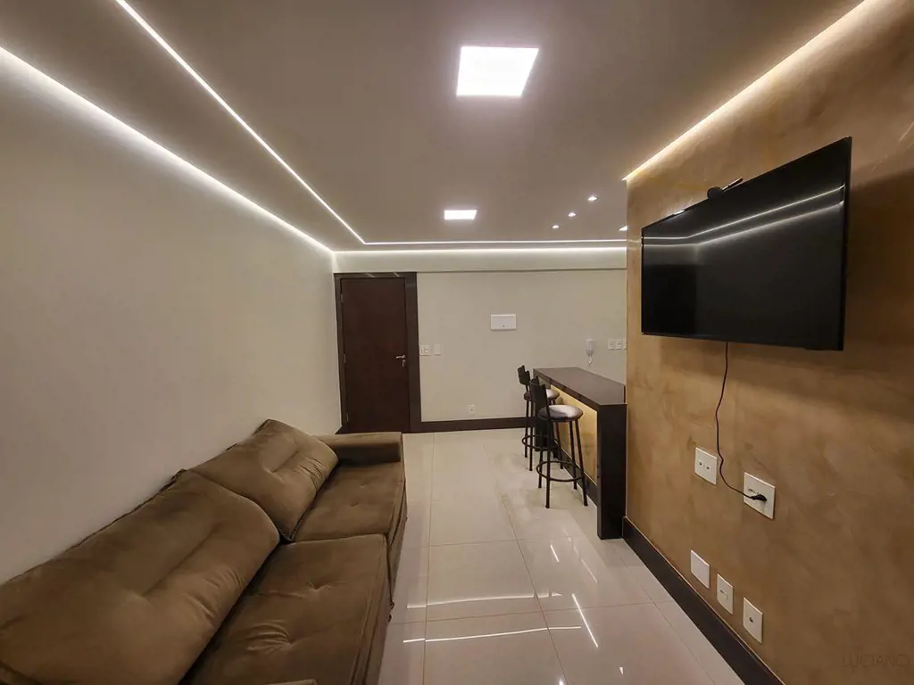 Lindo apartamento no coração do Jardim Botânico. - Descrição:-Ampla sala;- Amplo...