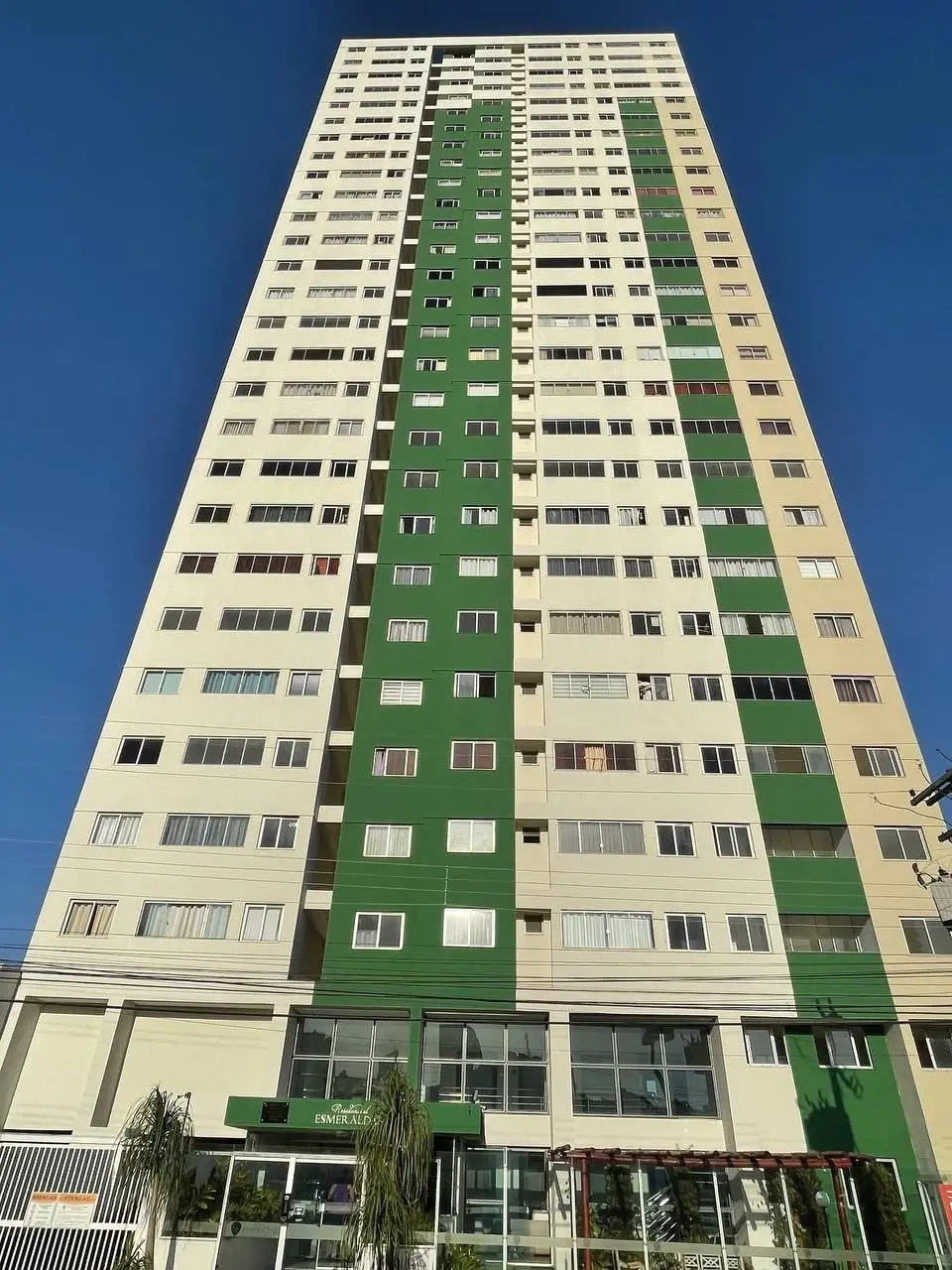 Excelentes Apartamentos com 03 quartos sendo 1 suíte, salas com varanda, cozinha...