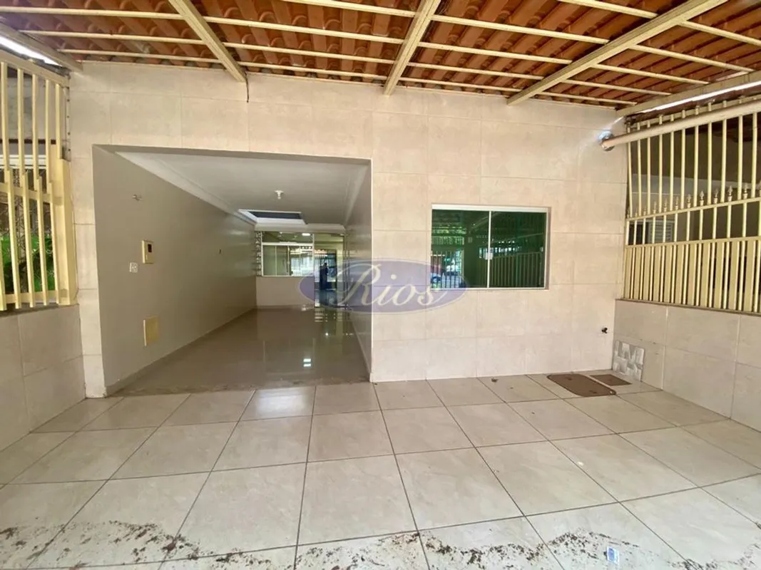 RIOS IMÓVEIS ALUGA EXCELENTE CASA DE 04 QUARTOS (01 SUÍTE) NO NÚCLEO BANDEIRANTE...