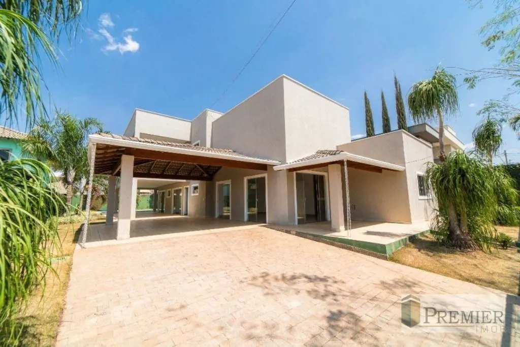 Casa Moderna, no Jardim Botânico 3:. 04 suítes, sendo: - 03 suítes no térreo, co...