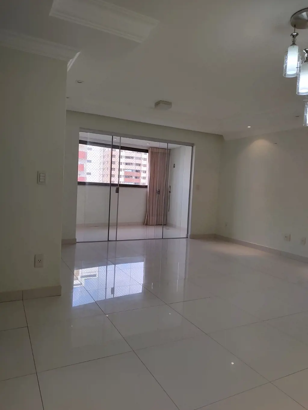 Área privativa - 100 m²3 quartos sendo 1 suíte com closet, sala ampla com sacada...