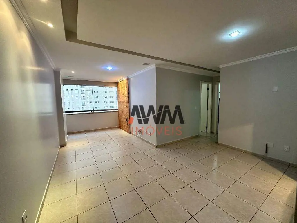 Apartamento com 2 quartos sendo 1 suíte, completo em armários, com detalhes de d...