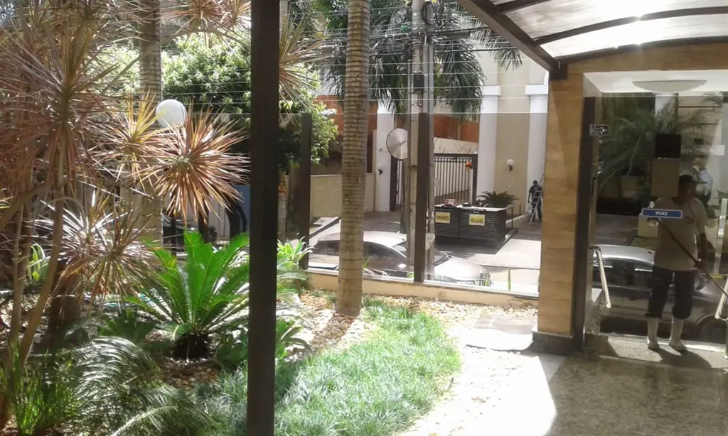 Localizado Na rua T-37, próximo da Praça da T-25, o edifício tem 1 apartamento p...