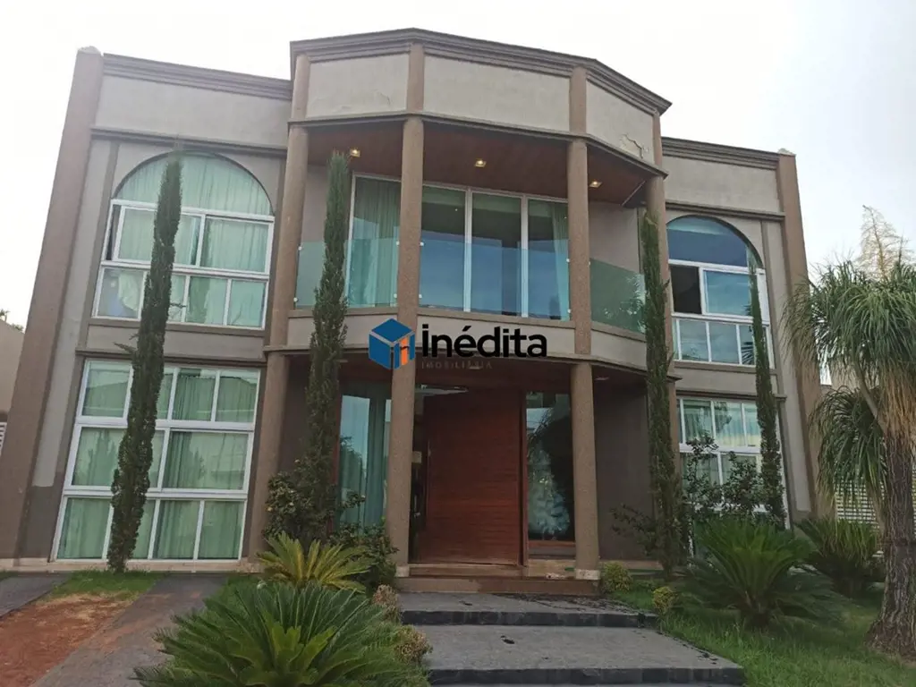 LOCALIZAÇÃO:No Condomínio Jardins Paris sua família estará amparada por uma vast...