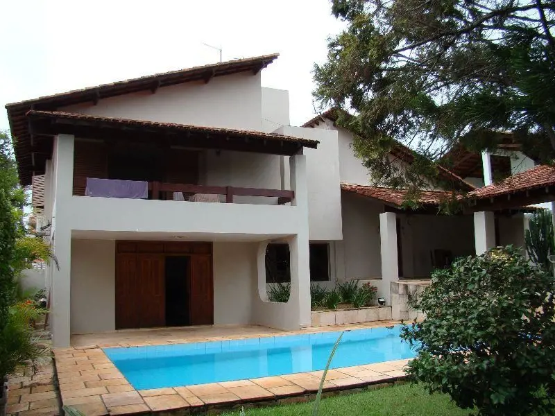 CASA QL 09 LAGO NORTE - VENHA CONHECERCasa em dois pavimentos, construída em ter...