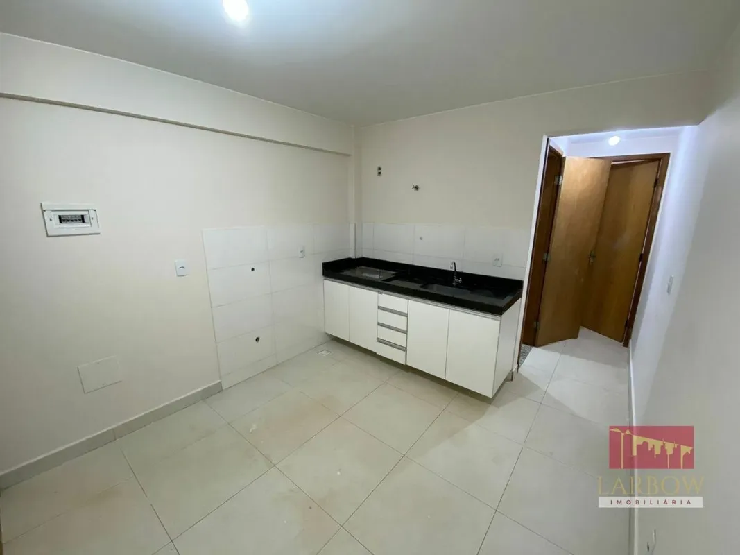 ID33Apartamento de 1 quarto, com cerca de 30m².Possui armários no quarto, banhei...