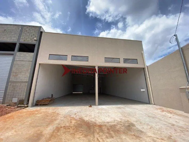 Oportunidade única de Galpão de 300m² em excelente localização no Residencial Ve...