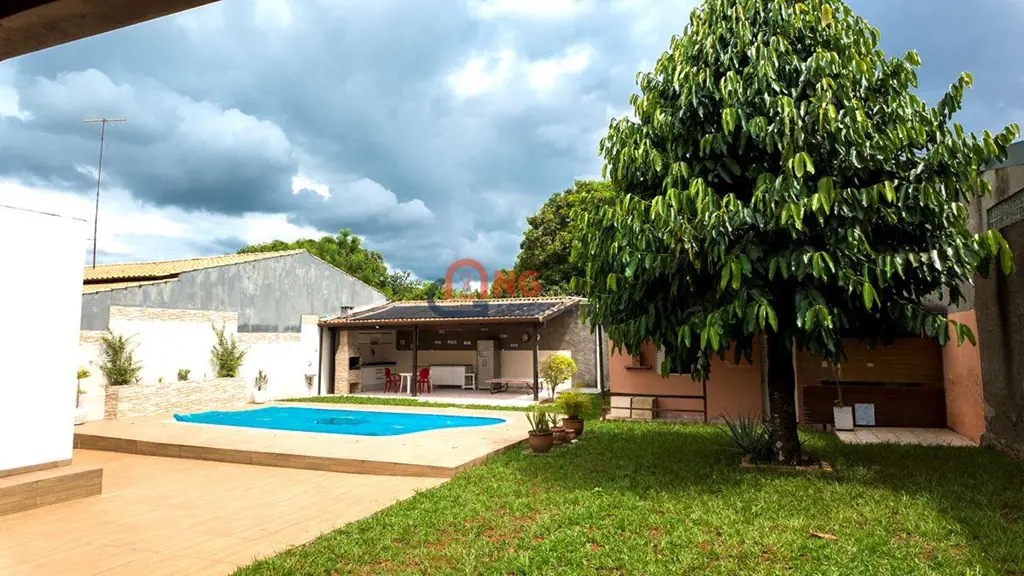 Localização: Saída rápida para o interior do bairro e EPTG. Imóvel: Casa térrea ...