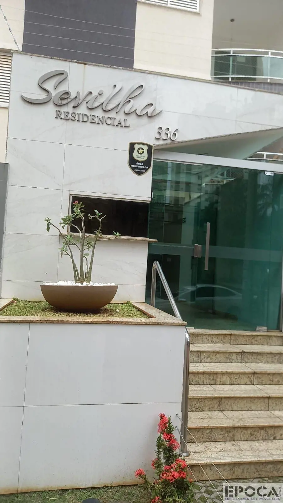 APARTAMENTO DE 2/4 SENDO UMA SUITE COM ARMARIOS, 01 BANHEIRO SOCIAL, SALA COM SA...