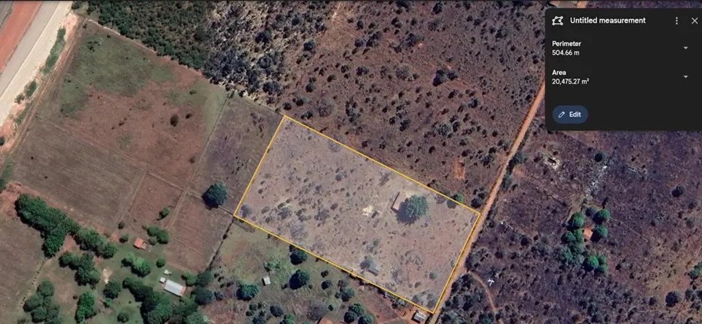 A venda uma (01) chácara , com área total de 20.000m², na região do Barreiros.Po...