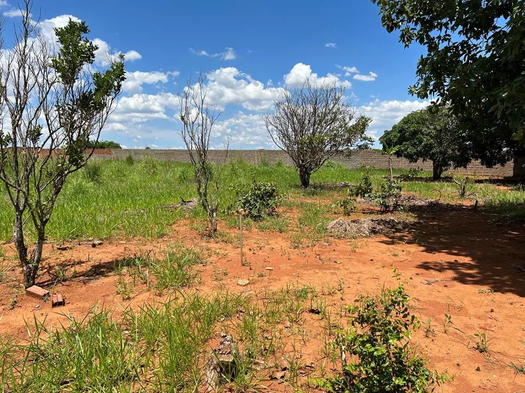 Excelente lote em condomínio Fechado, lote 400m2, Água, e poste de energia na fr...