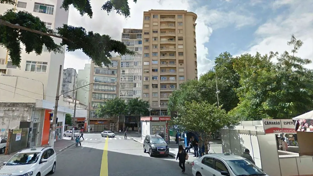 OPORTUNIDADE - ÓTIMA LOCALIZAÇÃO - Em frente à igreja e ao metro Apartamento de ...
