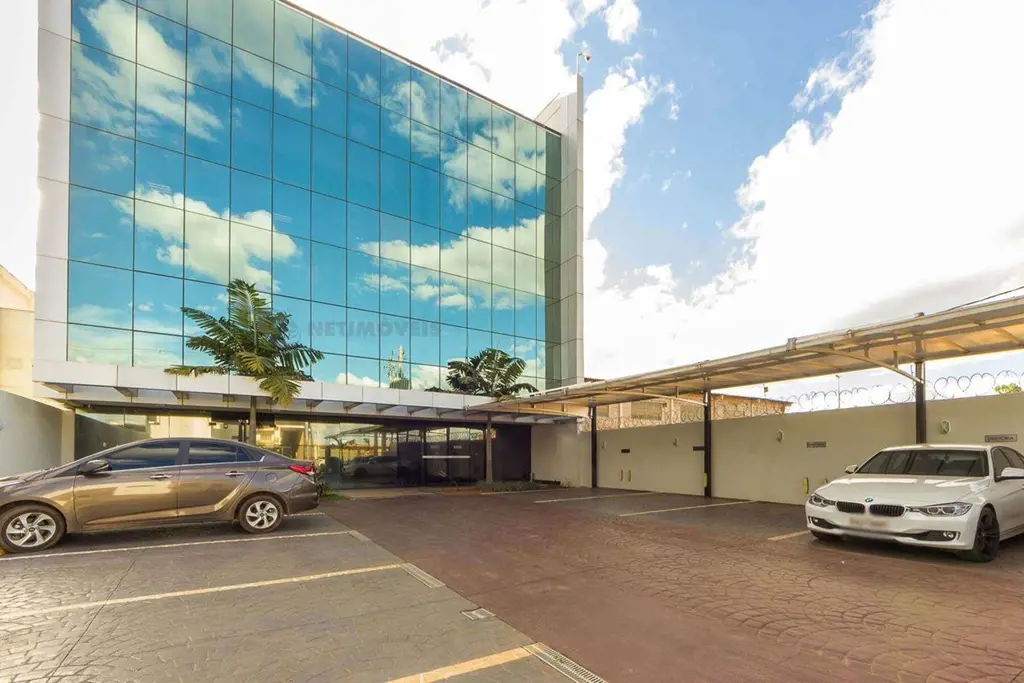 LINDO PREDIO COMERCIAL Possui uma area de 1.790,00 m2 com uma bela estrutura, el...