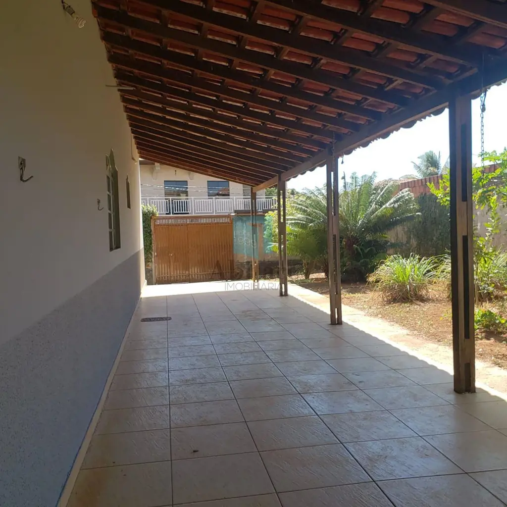 Casa sozinha no lote;Ampla e ventilada;Não há cobrança de condomínio;Cozinha com...